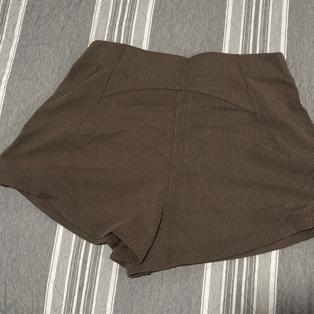 lululemon athletica High-Waist Ribbed Shorts in Brown